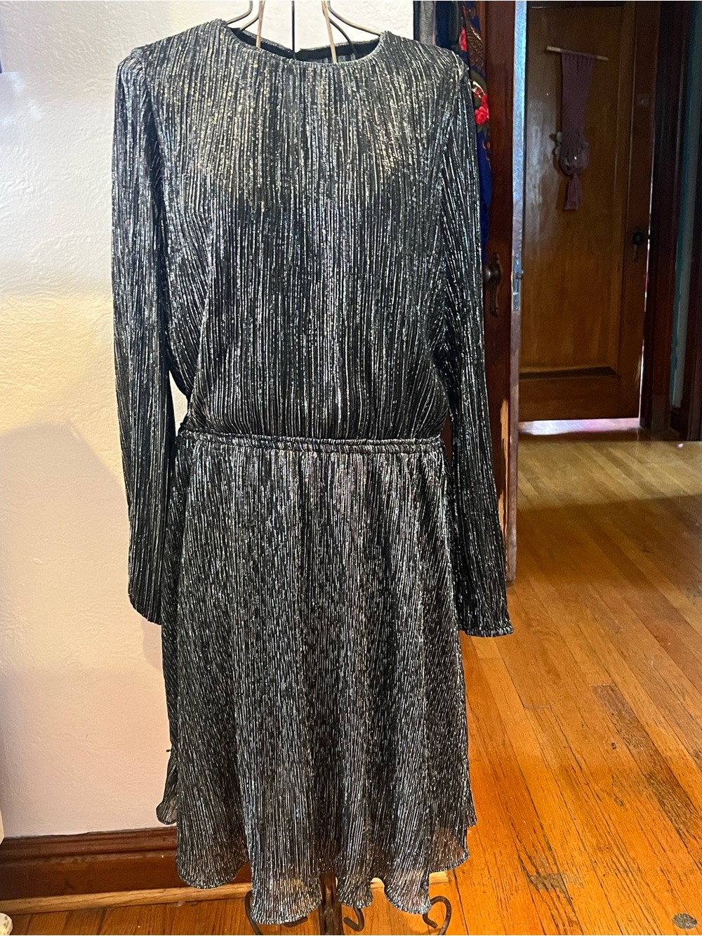White House Black Market Large Black Metallic Pleated Long-Sleeve Dress